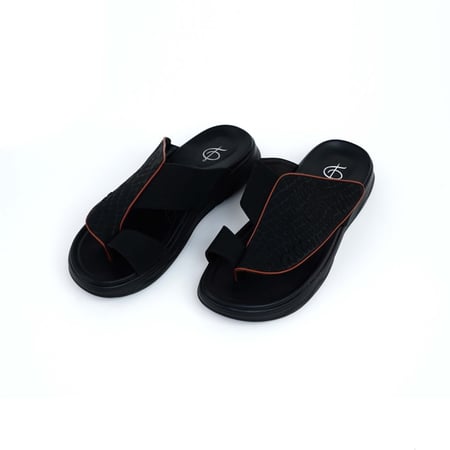 حذاء رجالي - أسود مع إطار أحمر