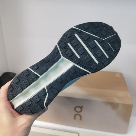 حذاء اون رانينج للنساء