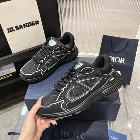 سنيكرز رياضي من ديور بيج قريه