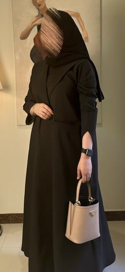 # 382 عباية سوداء رسمية ( تسليم فوري)