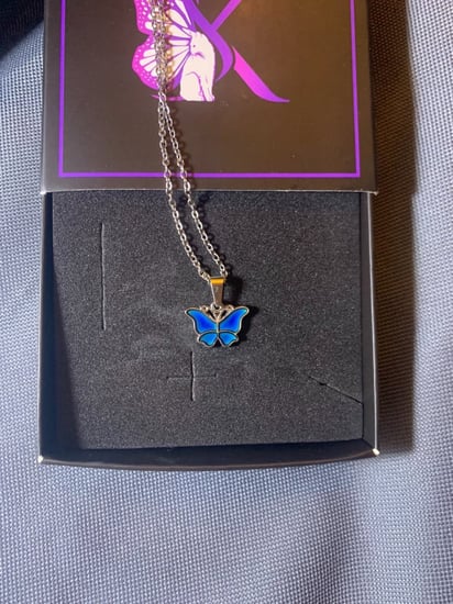 سلسال الفراشه يتغير لونه بدرجه حراره الجسم والمشاعر