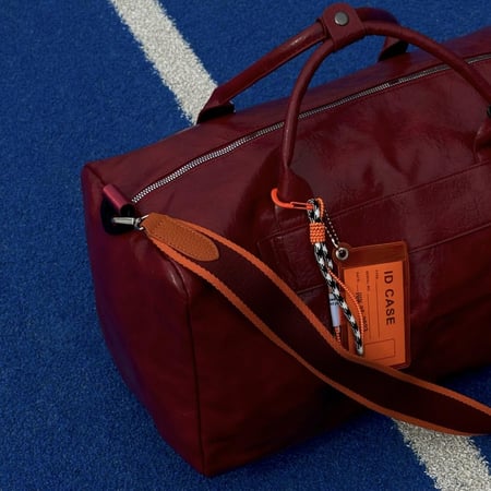 BURGUNDY TRAVEL BAG + STRAP