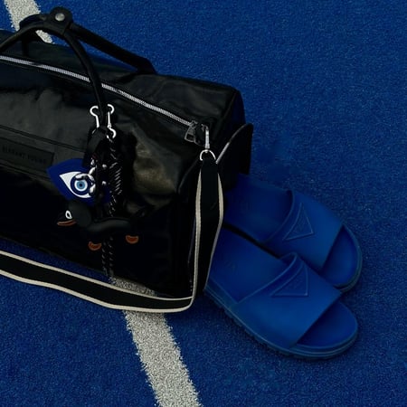 BLACK TRAVEL BAG + STRAP