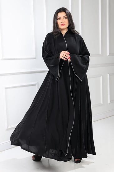 عباية دبل كلوش منسوجة من قماش الكريب الطايح مع طرحتها