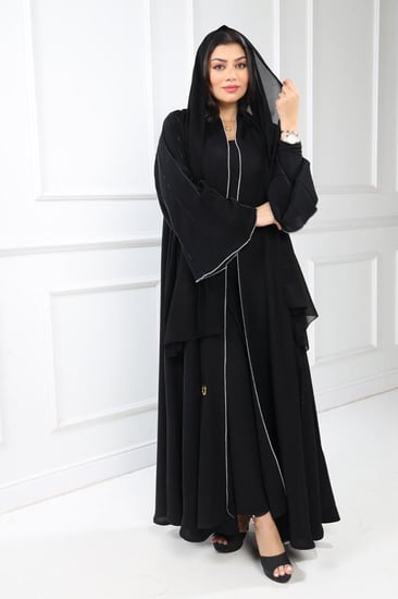 عباية دبل كلوش منسوجة من قماش الكريب الطايح مع طرحتها