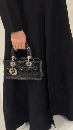 عبايه قمر (بتطريز اسود)