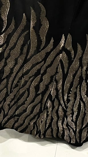 عبايه نارين بتطريز ذهبي فاخر