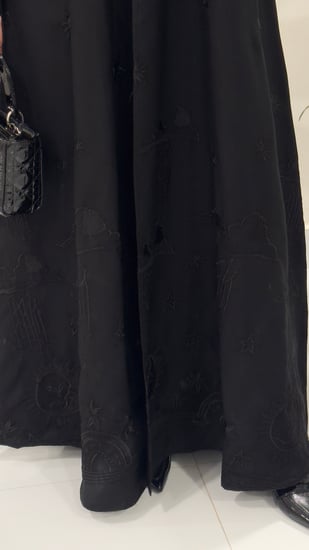 عبايه قمر (بتطريز اسود)