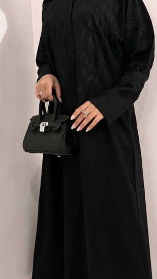 غصون اسود  بتطريز علوي قماش كتان طقطق كامل مع طرحه