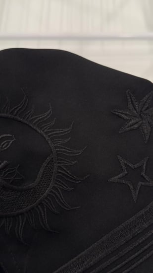 عبايه قمر (بتطريز اسود)