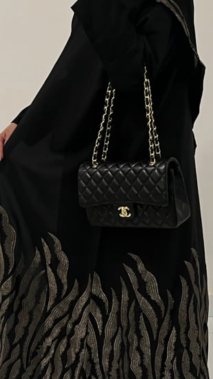 عبايه نارين بتطريز ذهبي فاخر