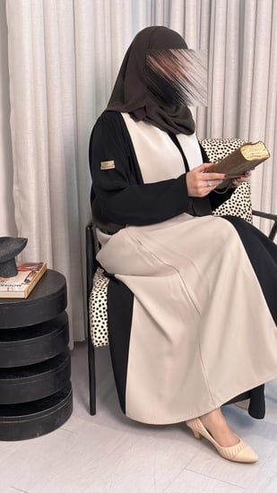 عباية ترند كريب ملكي خفيف كسره بالجوانب مقفله