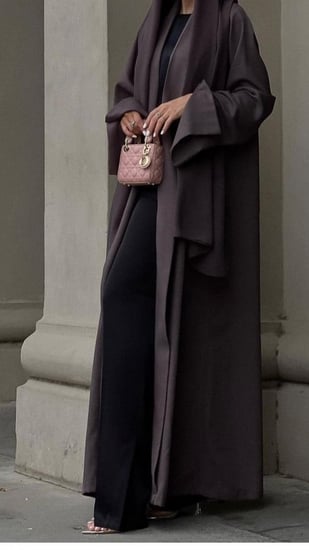 عباية لنن كسرات فالظهر مع اكمام انيقه