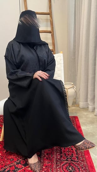 عباية قماش كتان بتفصايل عصرية بتدخيله