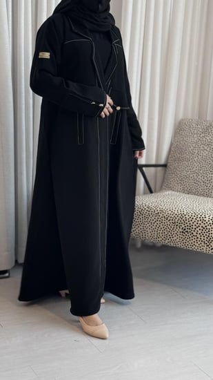 بليزر رسمي كريب سيراميك مبطن حرير مع دق انيق بياقه وقصه فالظهر