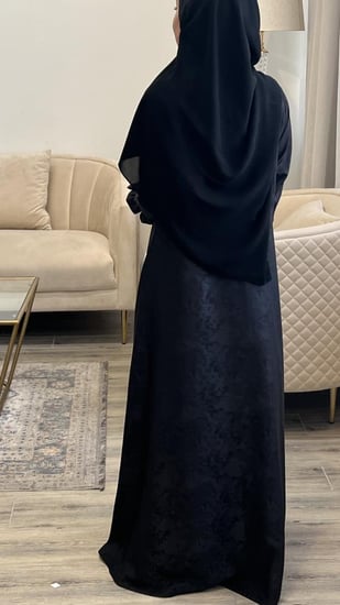حربر ياباني الدرجه الاولى مشجر بياقه طرف شك ناعم