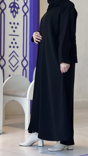 عباية كريب إندونيسي بتفاصيل هندسية من الخلف