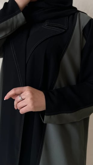 قماش باربي مع فيراري بياقه نص كلوش