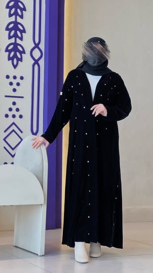 مخمل مع تطريز يدوي ناعم