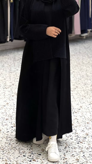 عباية كريب اندونيسي بقصه هندسي وتطريز كحلي نص كلوش