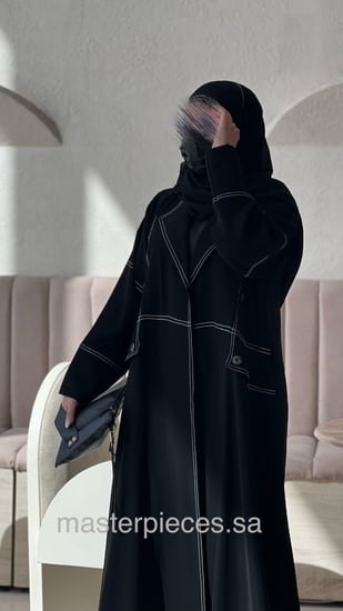 كريب اندونيسي اسود فاحم بياقه ودق ابيض انيق