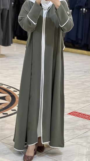 عباية سيراميك اسود مع خط ابيض