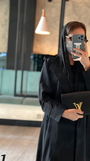 عباية كريب بياقة كلوش