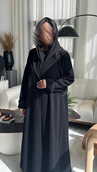 كريب سراميك بياقة مع دق انيق