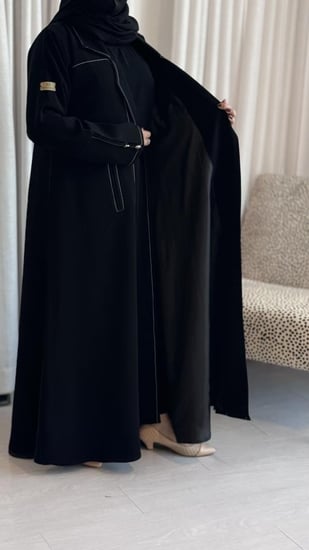 بليزر رسمي كريب سيراميك مبطن حرير مع دق انيق بياقه وقصه فالظهر