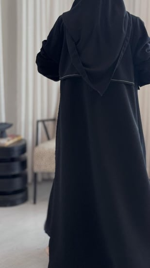 بليزر رسمي كريب سيراميك مبطن حرير مع دق انيق بياقه وقصه فالظهر