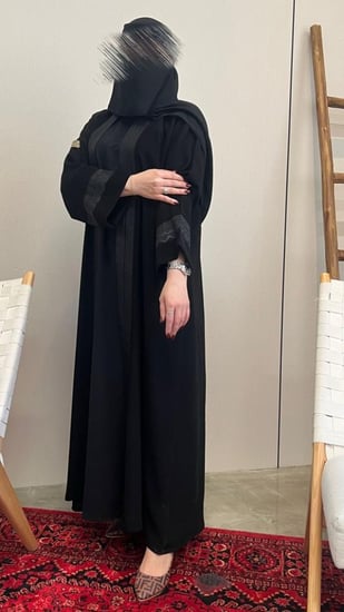 عباية  كريب فاخر بتدخيلات حرير مشجر