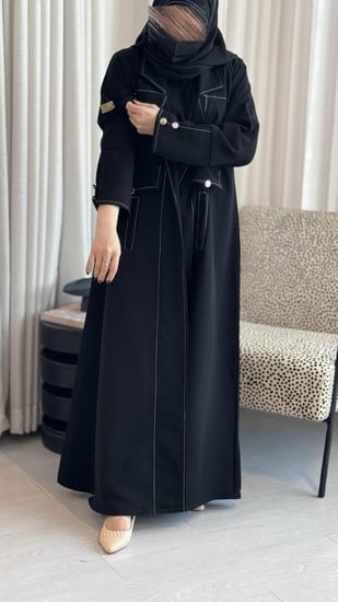 بليزر رسمي كريب سيراميك مبطن حرير مع دق انيق بياقه وقصه فالظهر
