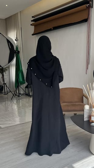 حرير ياباني مع شك خفيف على الاكتاف