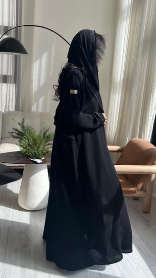 كريب سراميك بياقة مع دق انيق