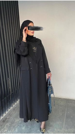 عباية كريب سراميك بياقة وازرار عمليه