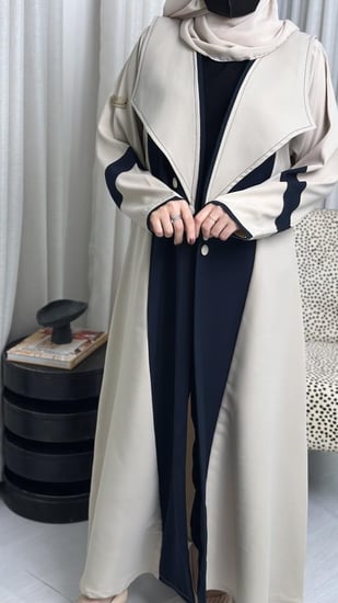 عباية جود كريب سيراميك ملكي بياقة رسمية عريضة