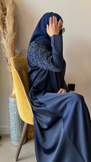 عباية حرير كلوش شك فالاكمام