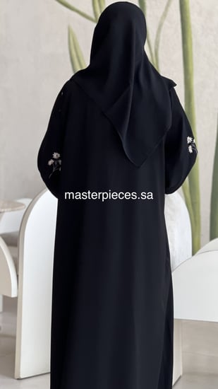 عباية كريب ملكي اسود فاحم بتطريز انيق