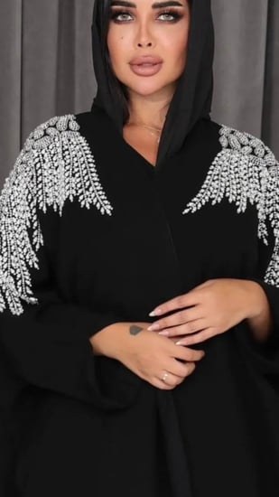 عباية نص بشت قماش باربي شك فضي فالاكتاف