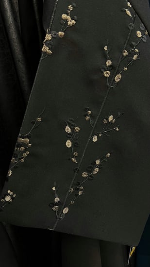 عبايه كتان كلوش تطريز فالاكمام