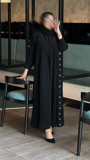 عباية قماش حرير ياباني بياقه انيقه وكسرات