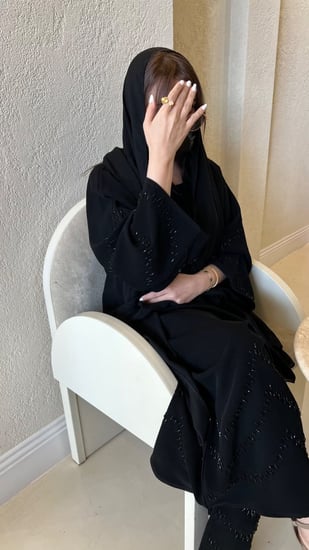 عباية كريب اسود مع شك شفاف