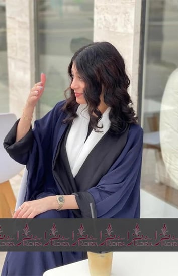 عباية كحلية مصممه بعنايه لتناسب جميع المناسبات
