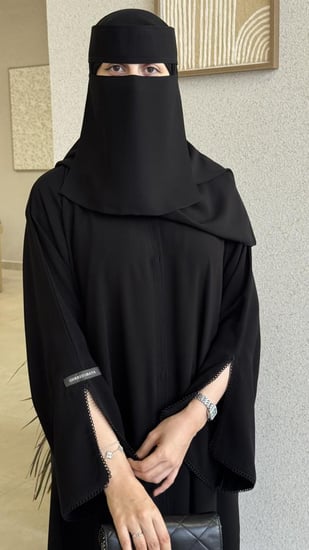 عبايات انيقة بتصميم كلاسيكي يناسب جميع المناسبات