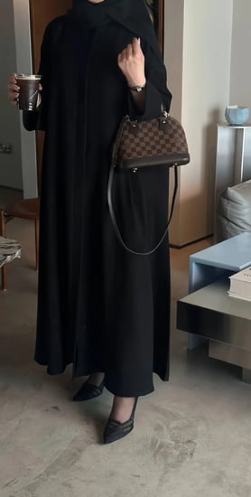 عباية كلوش ساده قطعة أنيقة تعكس ذوقك الراقي ببساطة وفخامة
