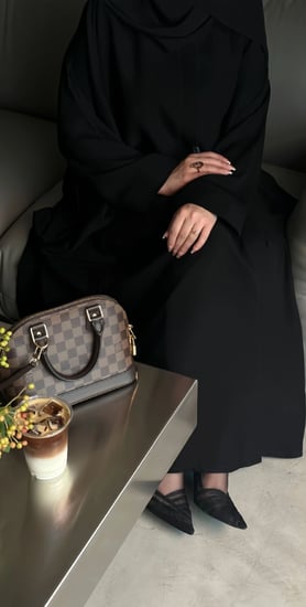 عباية كلوش ساده قطعة أنيقة تعكس ذوقك الراقي ببساطة وفخامة