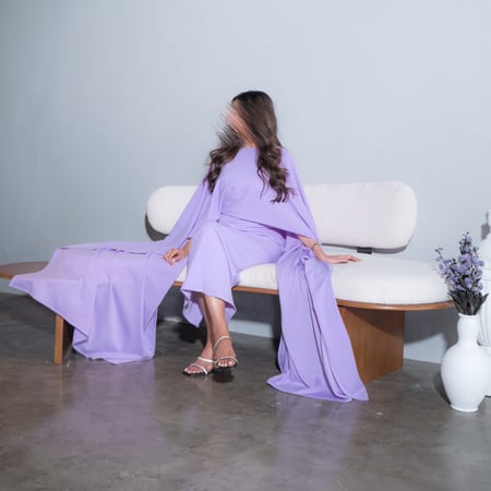 فستان سهره وردي مع كيب طويل