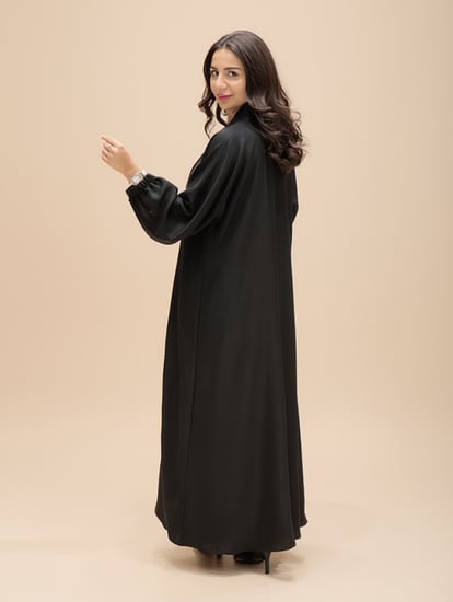 طقم سفر  من 4 قطع لون اسود كم مغاط