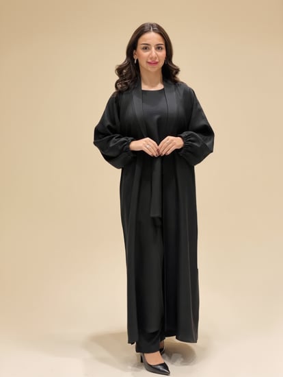 طقم سفر  من 4 قطع لون اسود كم مغاط