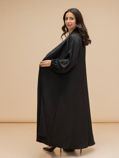 طقم سفر  من 4 قطع لون اسود كم مغاط